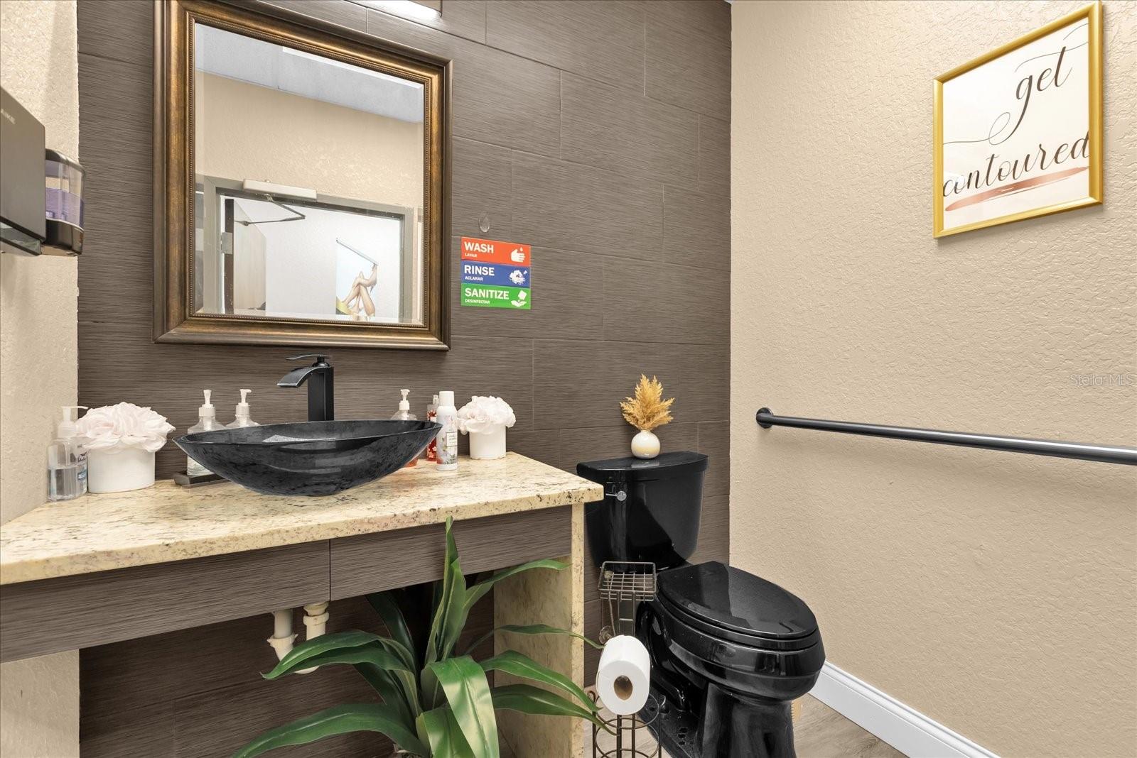 DREWTINA COMMERCE CENTER - Business Opportunity