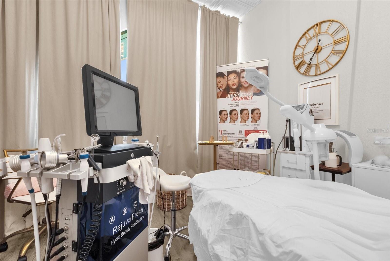 DREWTINA COMMERCE CENTER - Business Opportunity