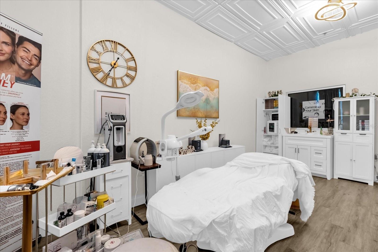 DREWTINA COMMERCE CENTER - Business Opportunity