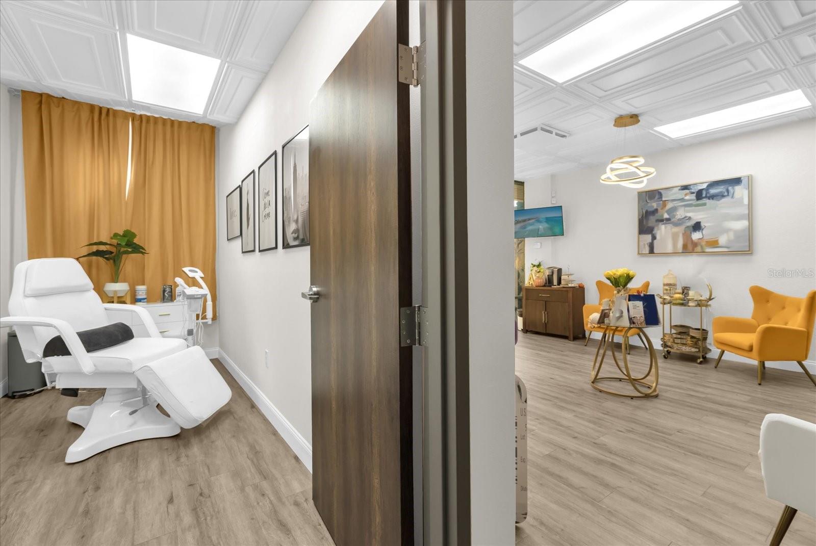 DREWTINA COMMERCE CENTER - Business Opportunity