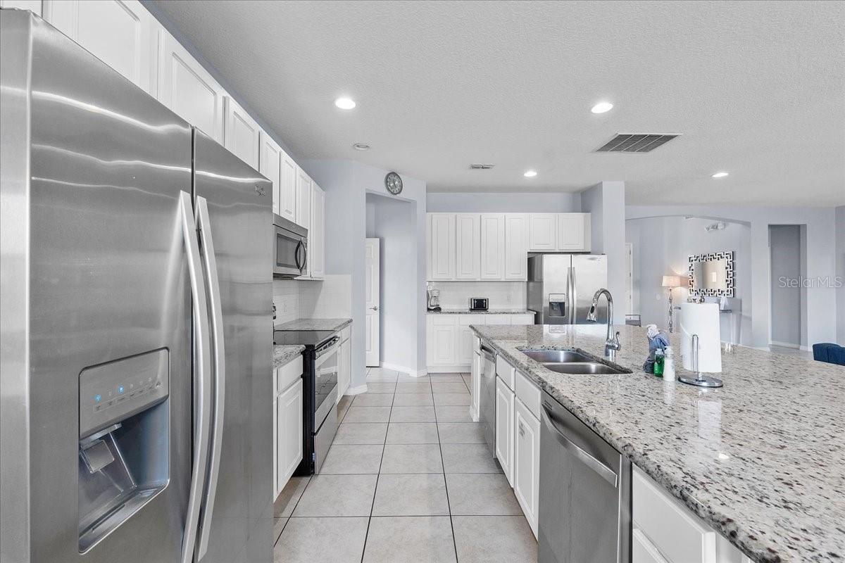6160 BROAD OAK DRIVE