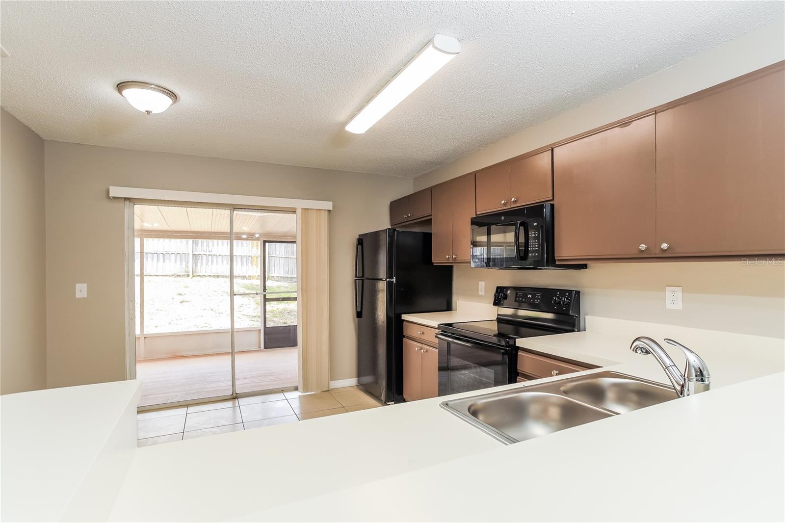 ROYAL RIDGE - Residential Lease