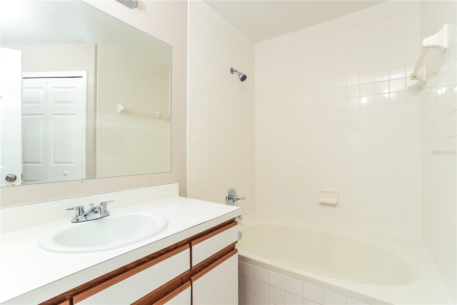 ROYAL RIDGE - Residential Lease