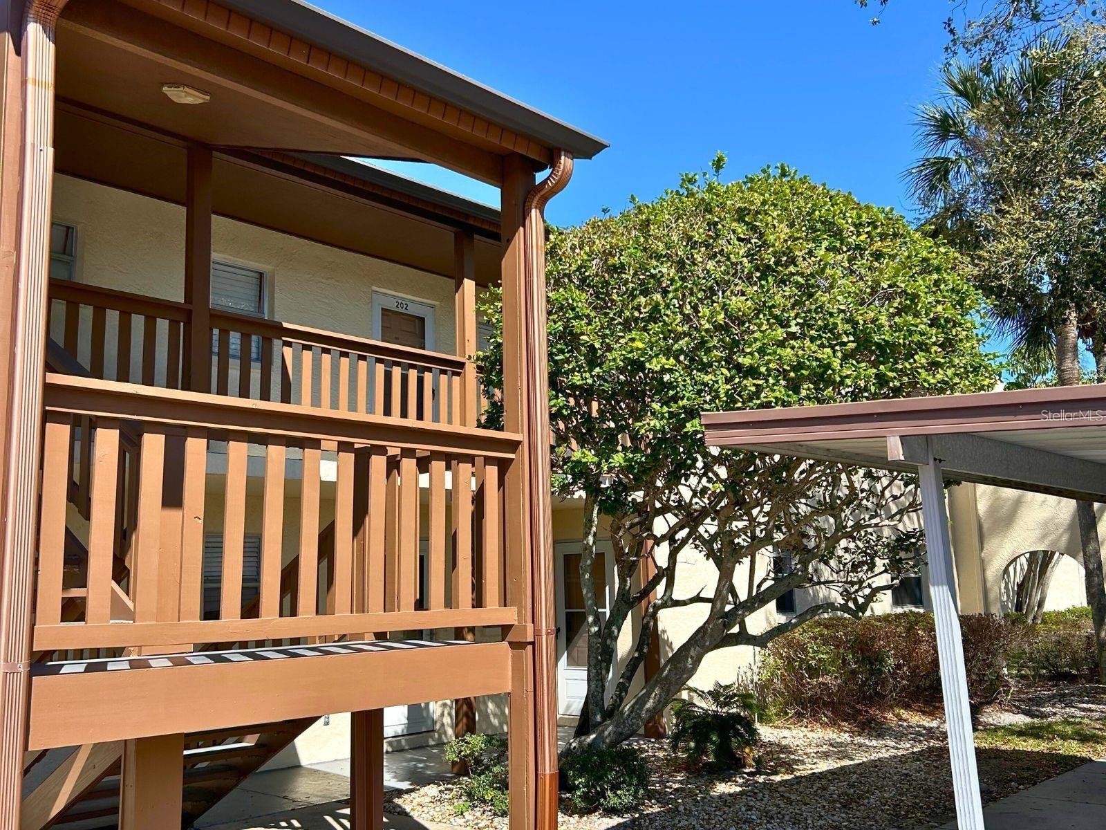 GREAT 2 BEDROOM 1 1/2 BATH CORNER UNIT WITH PRIVATE CARPORT FOR ONE CAR... UNIT IS ON THE SECOND
FLOOR RENT INCLUDES CABLE WATER SEWER AND TRASH PICK UP WALKING DISTANCE TO PUBLIX BANKS DINING ENTERTAINMENT AND SHOPPING...AVAILABLE IMMEDIATELY