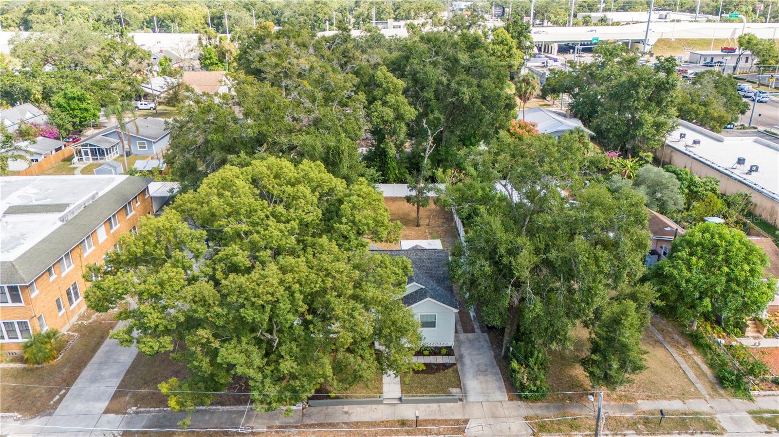 DE LEON PARK - Residential