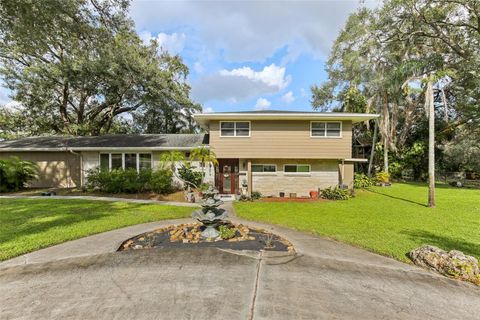 A home in LAKELAND