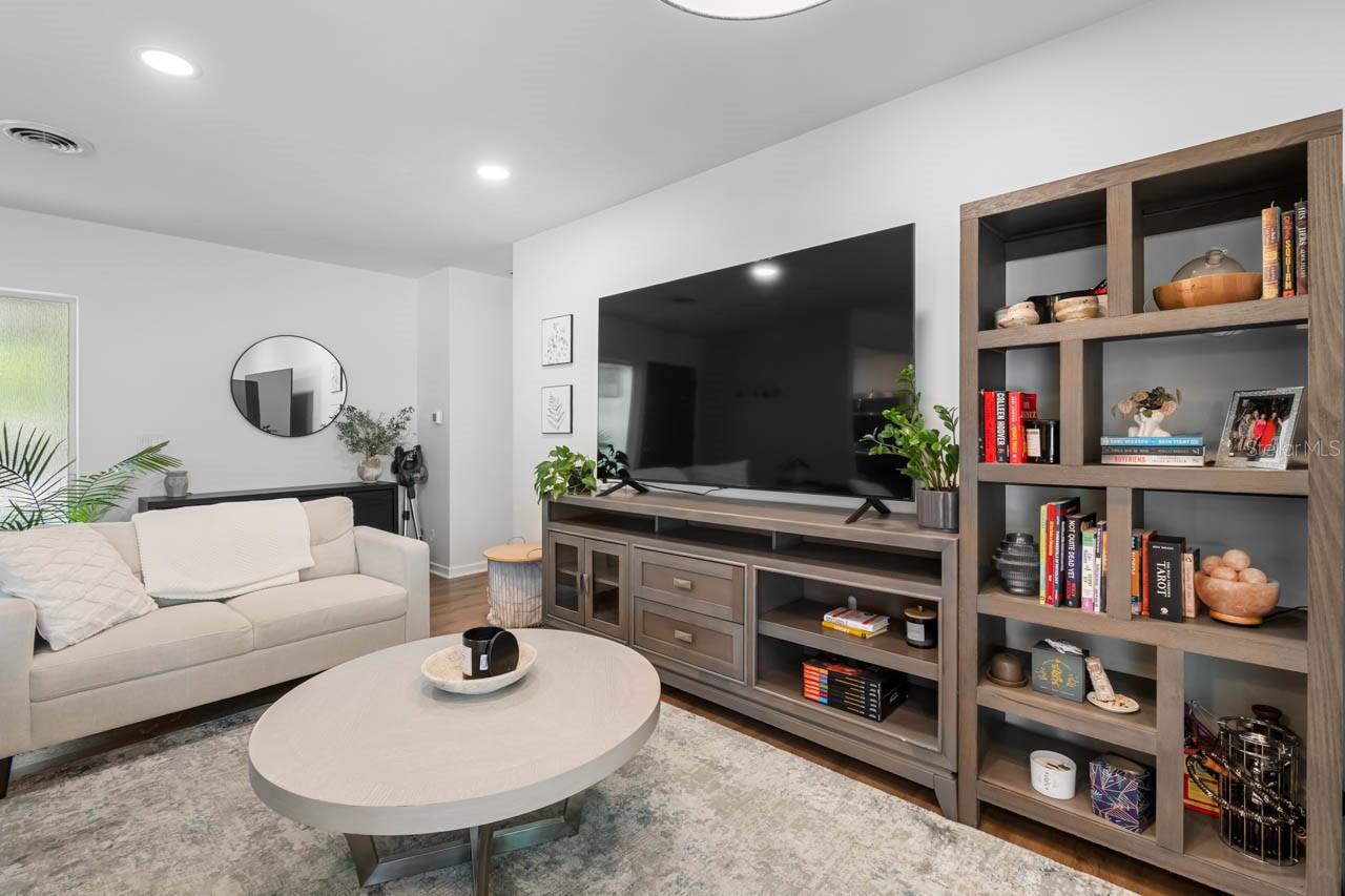 HARBOR HILLS - Residential