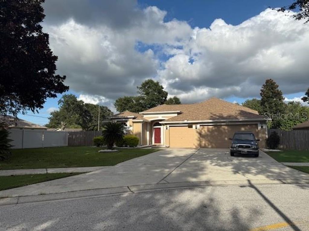 Photo of 2601 Villa Dr, Valrico, FL 33596 (MLS # TB8423822)