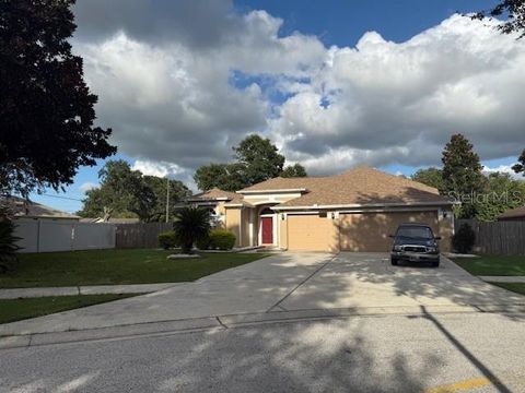 Photo of 2601 Villa Dr, Valrico, FL 33596 (MLS # TB8423822)