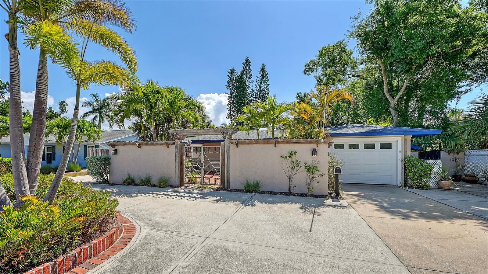 1127 S OSPREY AVENUE