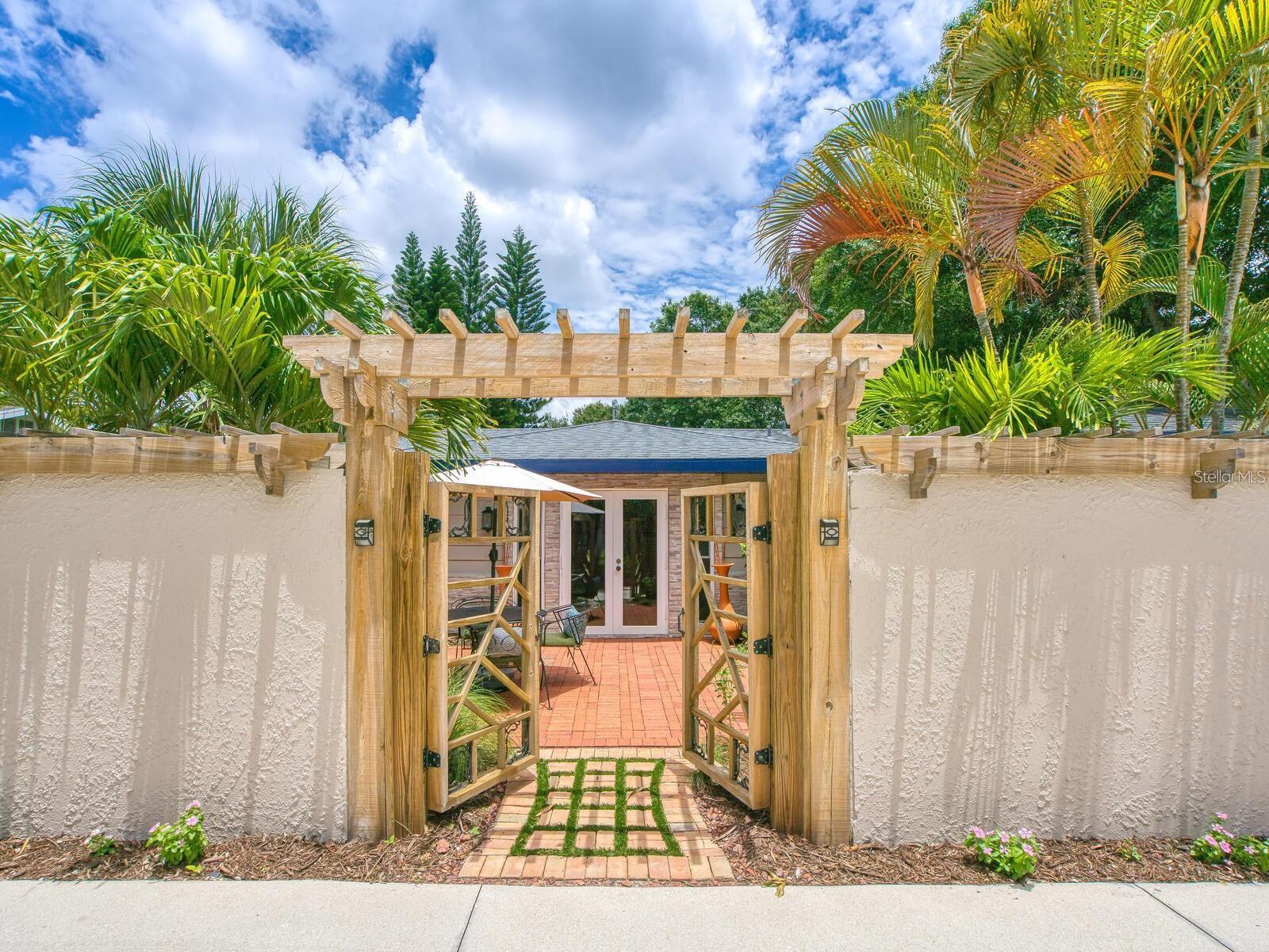 1127 S OSPREY AVENUE