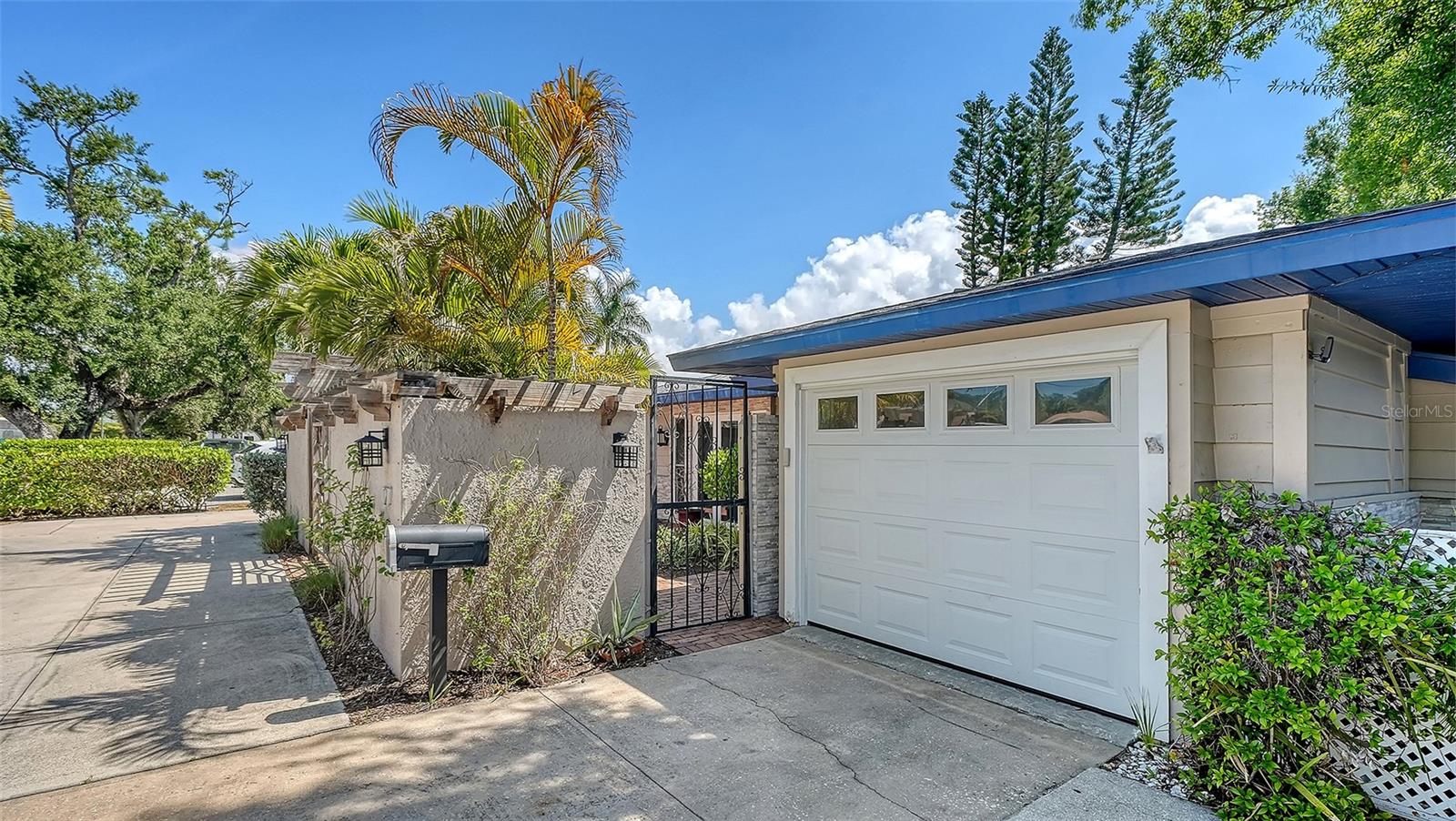 1127 S OSPREY AVENUE