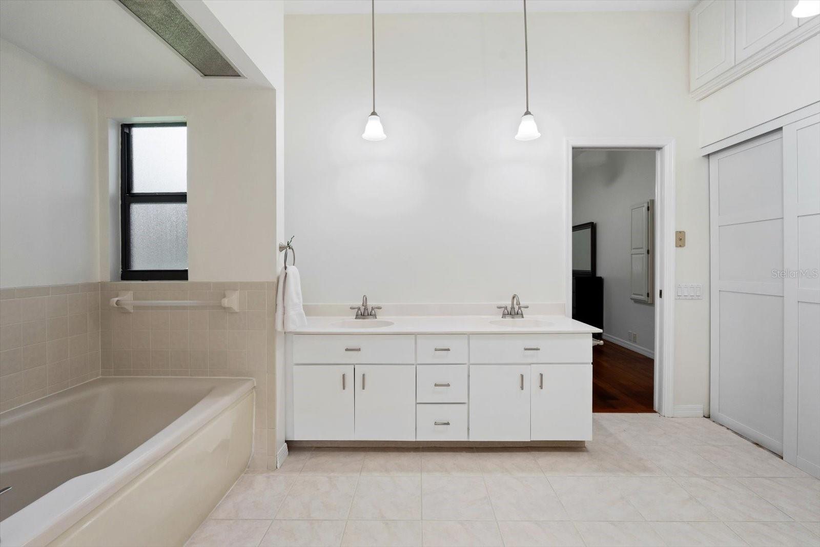 COLONIAL OAKS - Residential