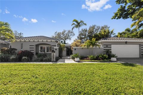 Photo of 720 Brightwaters Boulevard NE, St Petersburg, FL 33704 (MLS # TB8469608)