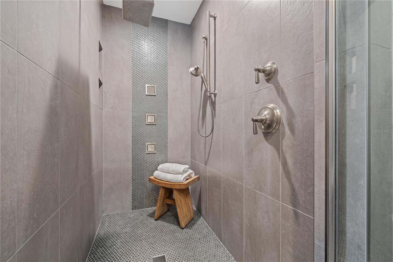 SNELL ISLE BRIGHTWATERS SEC 1 REP - Residential