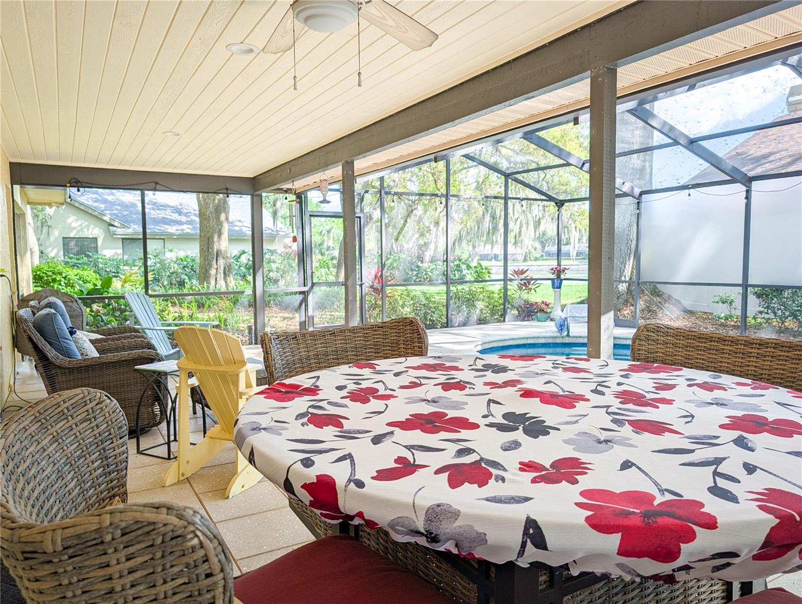 LAKE MAGDALENE MANORS - Residential