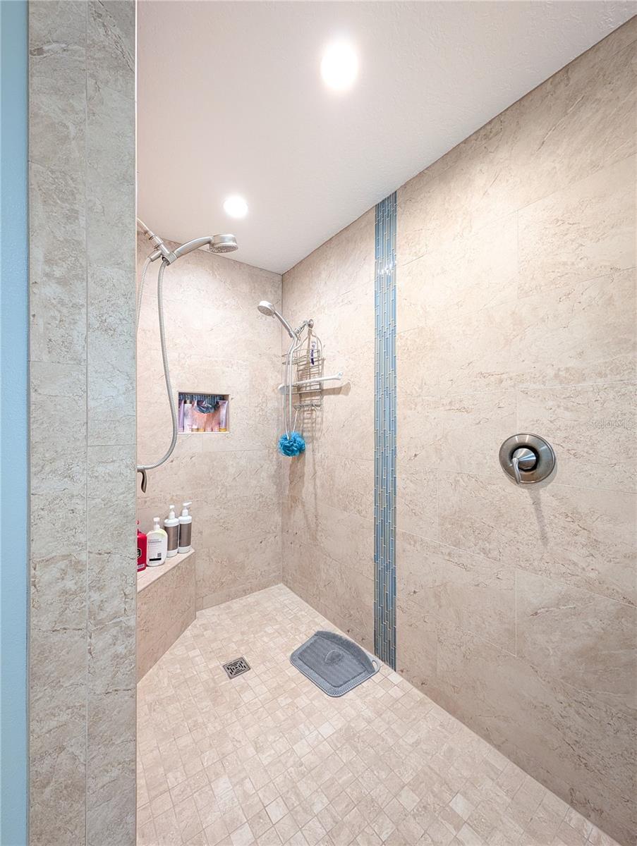 LAKE MAGDALENE MANORS - Residential