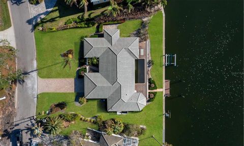 A home in LONGBOAT KEY