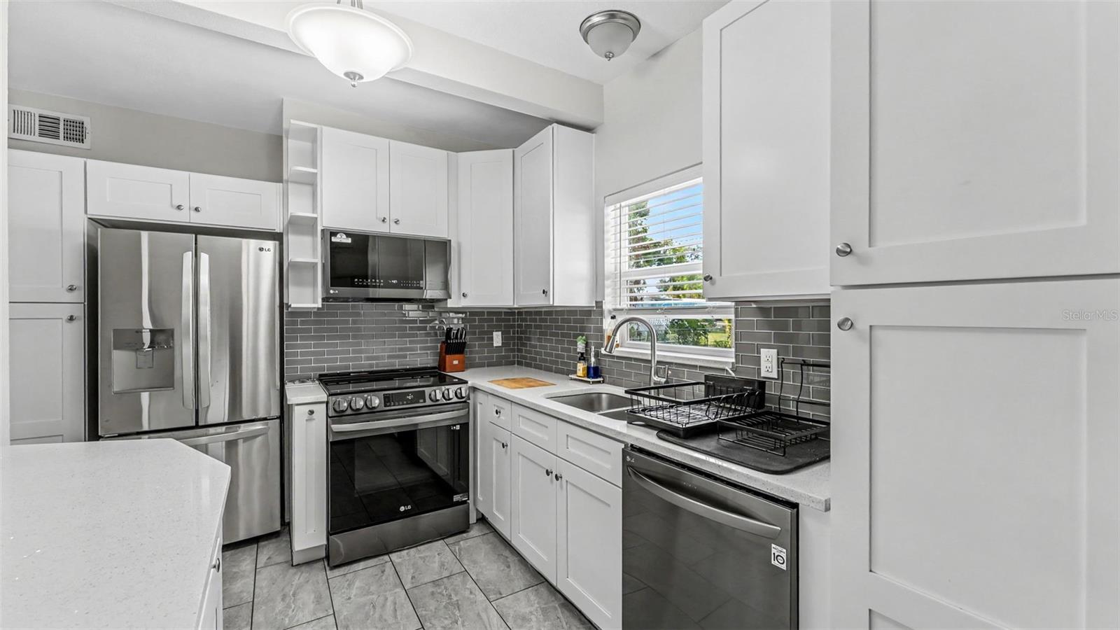 CRYSTAL SHORES - Residential