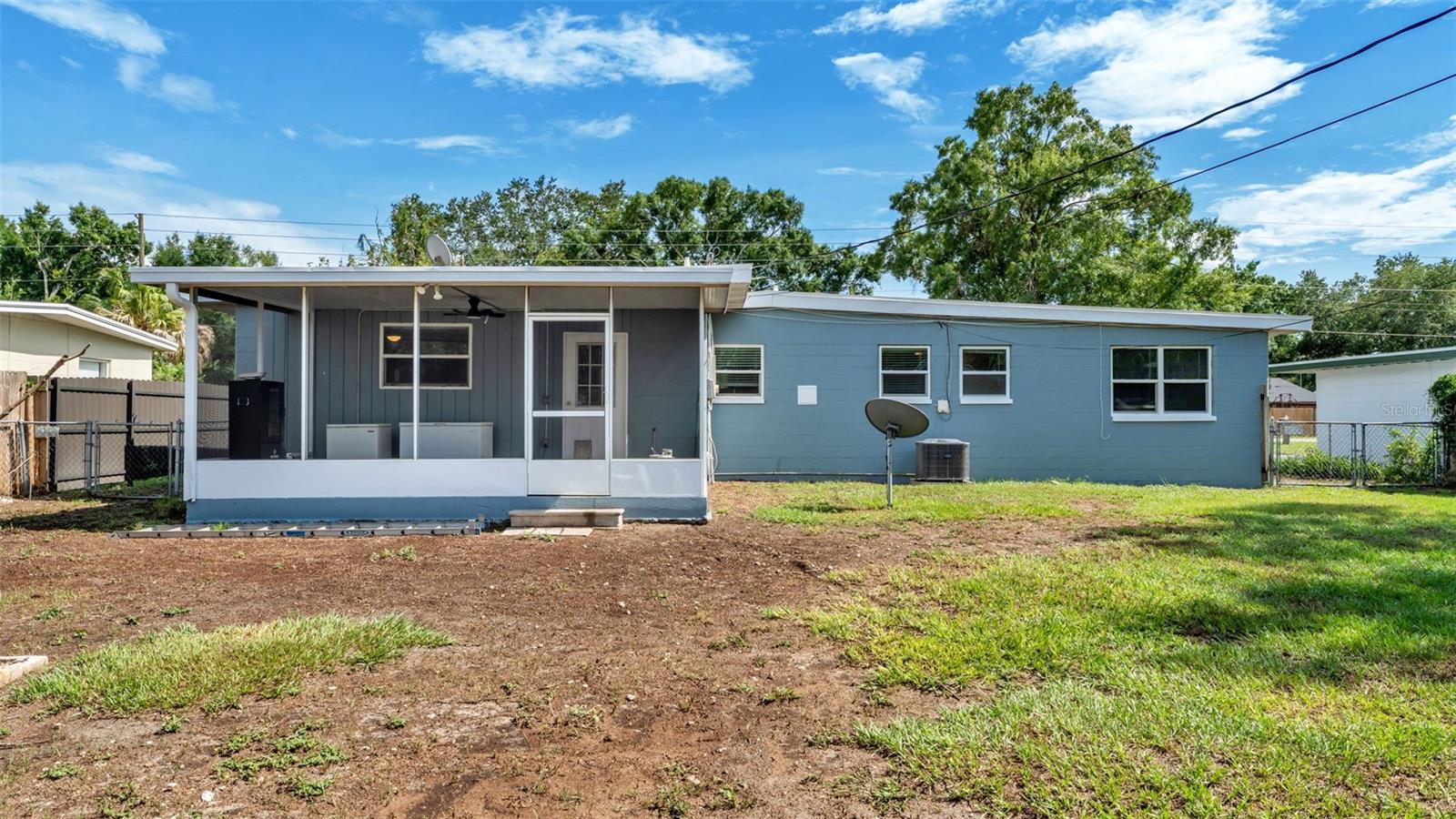 CRYSTAL SHORES - Residential