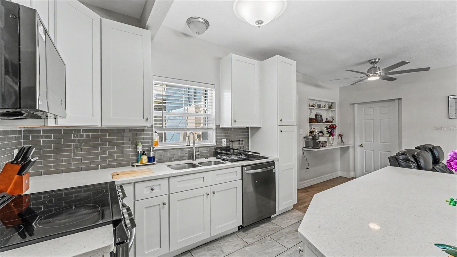 CRYSTAL SHORES - Residential