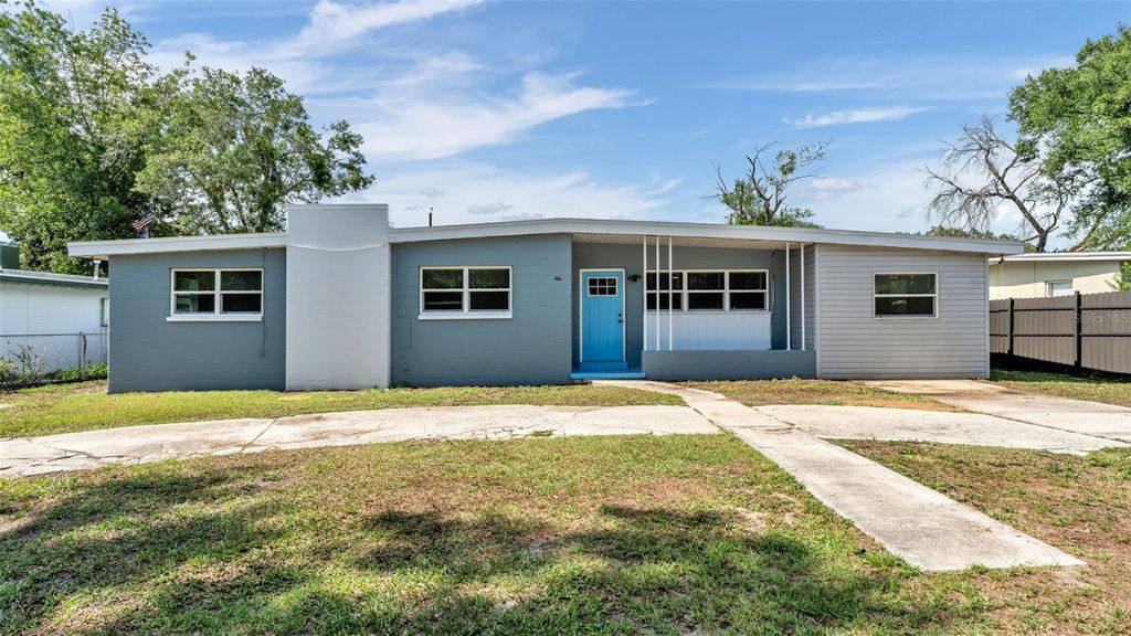Photo of 2270 S Crystal Lake Drive, Lakeland, FL 33801 (MLS # L4962335)