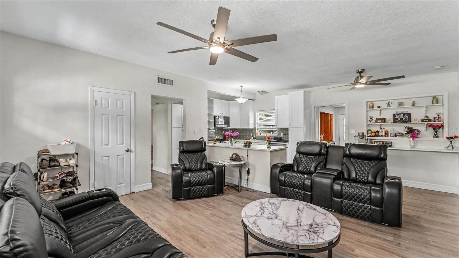 CRYSTAL SHORES - Residential