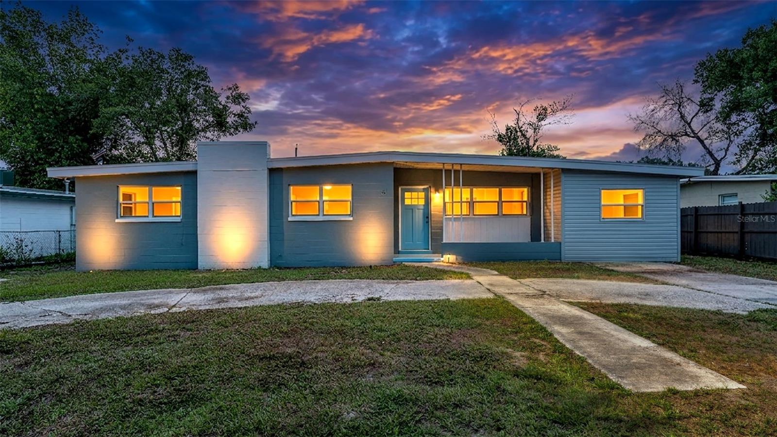 CRYSTAL SHORES - Residential