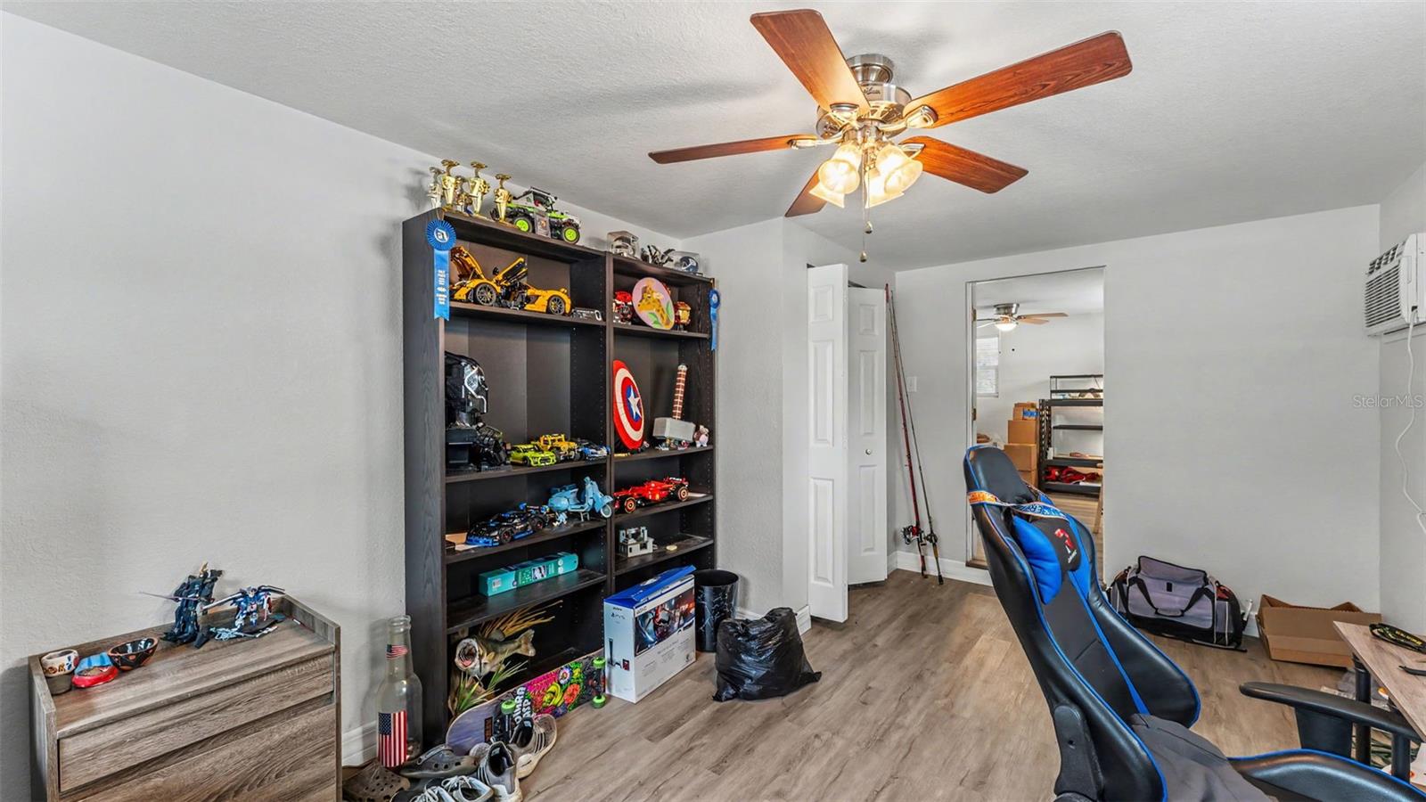 CRYSTAL SHORES - Residential