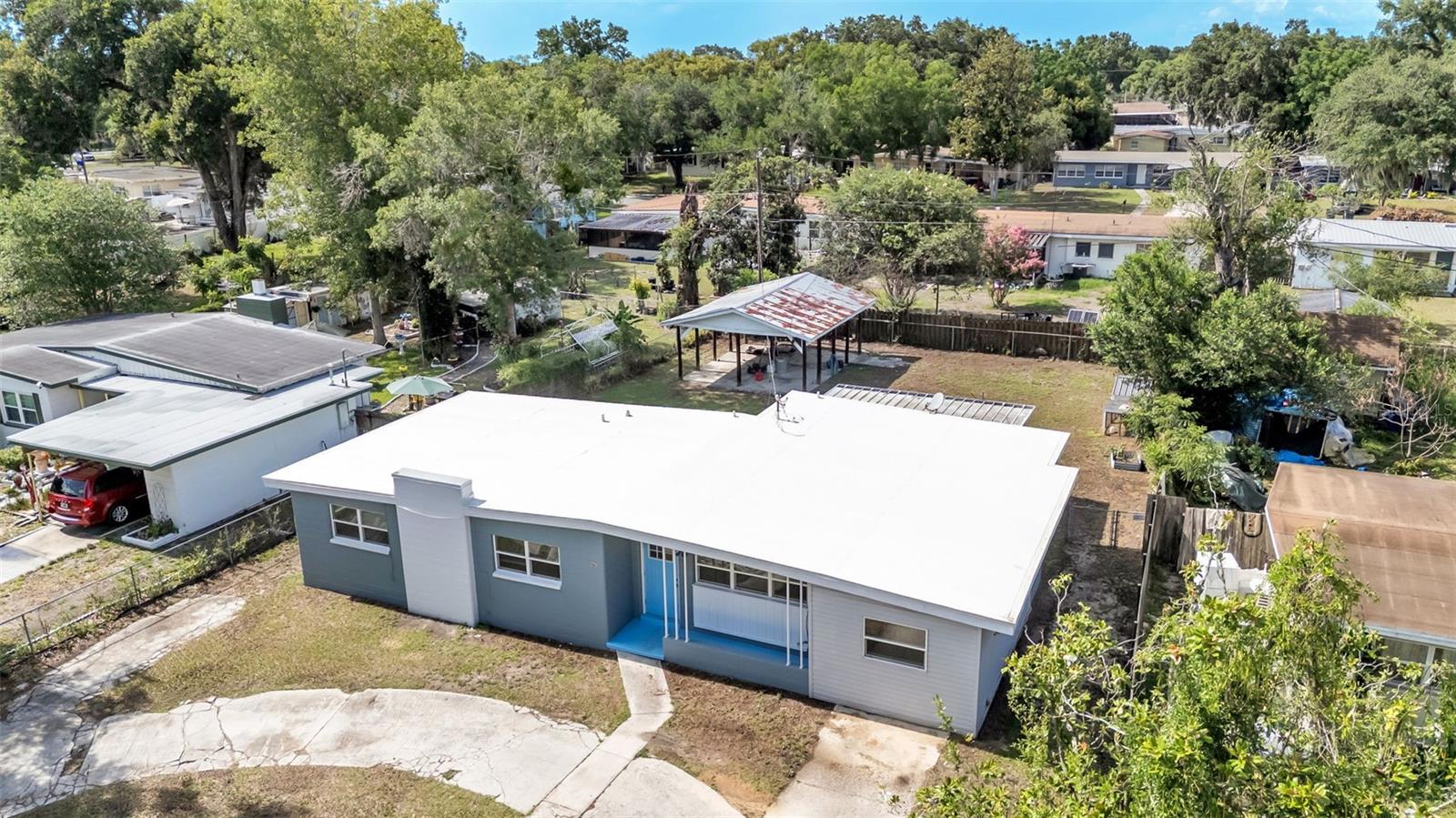 CRYSTAL SHORES - Residential