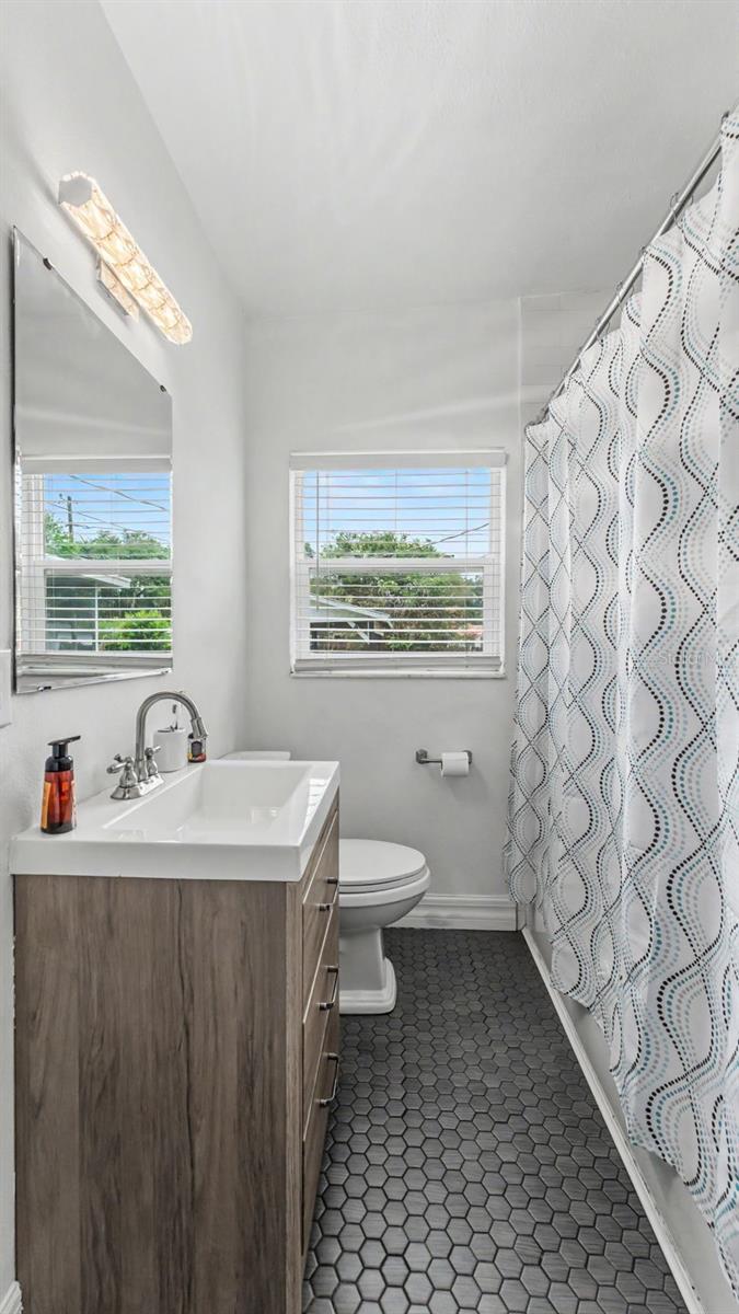 CRYSTAL SHORES - Residential