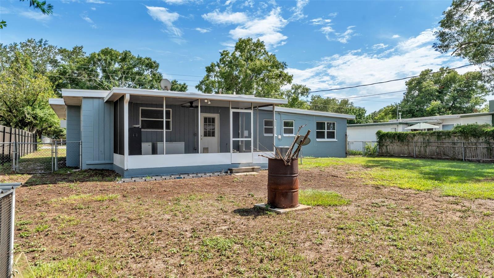 CRYSTAL SHORES - Residential