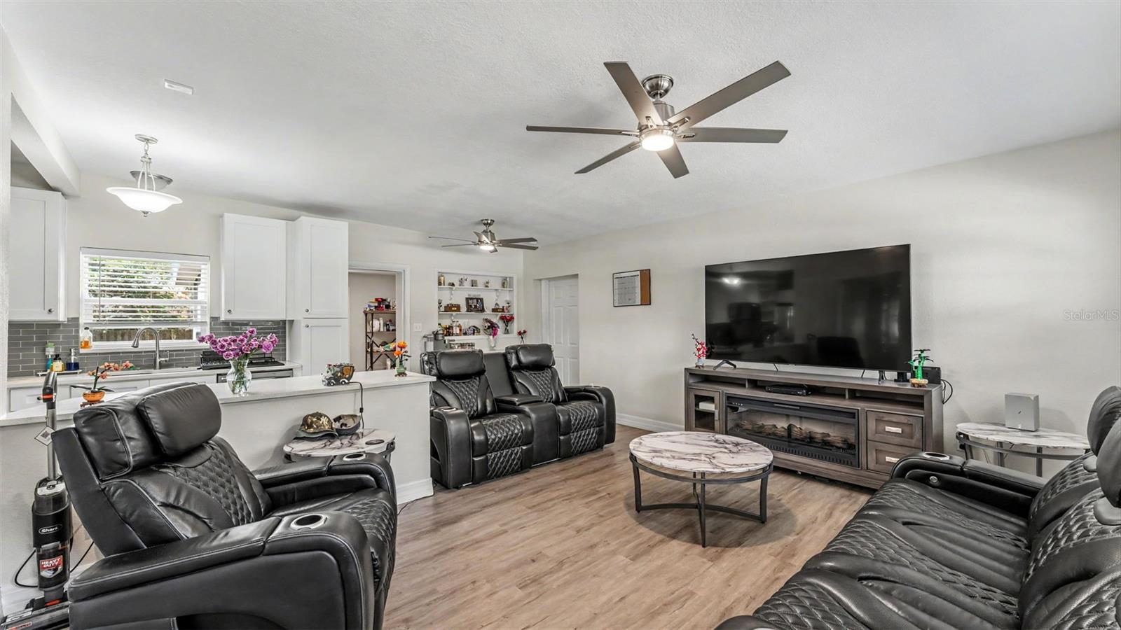 CRYSTAL SHORES - Residential