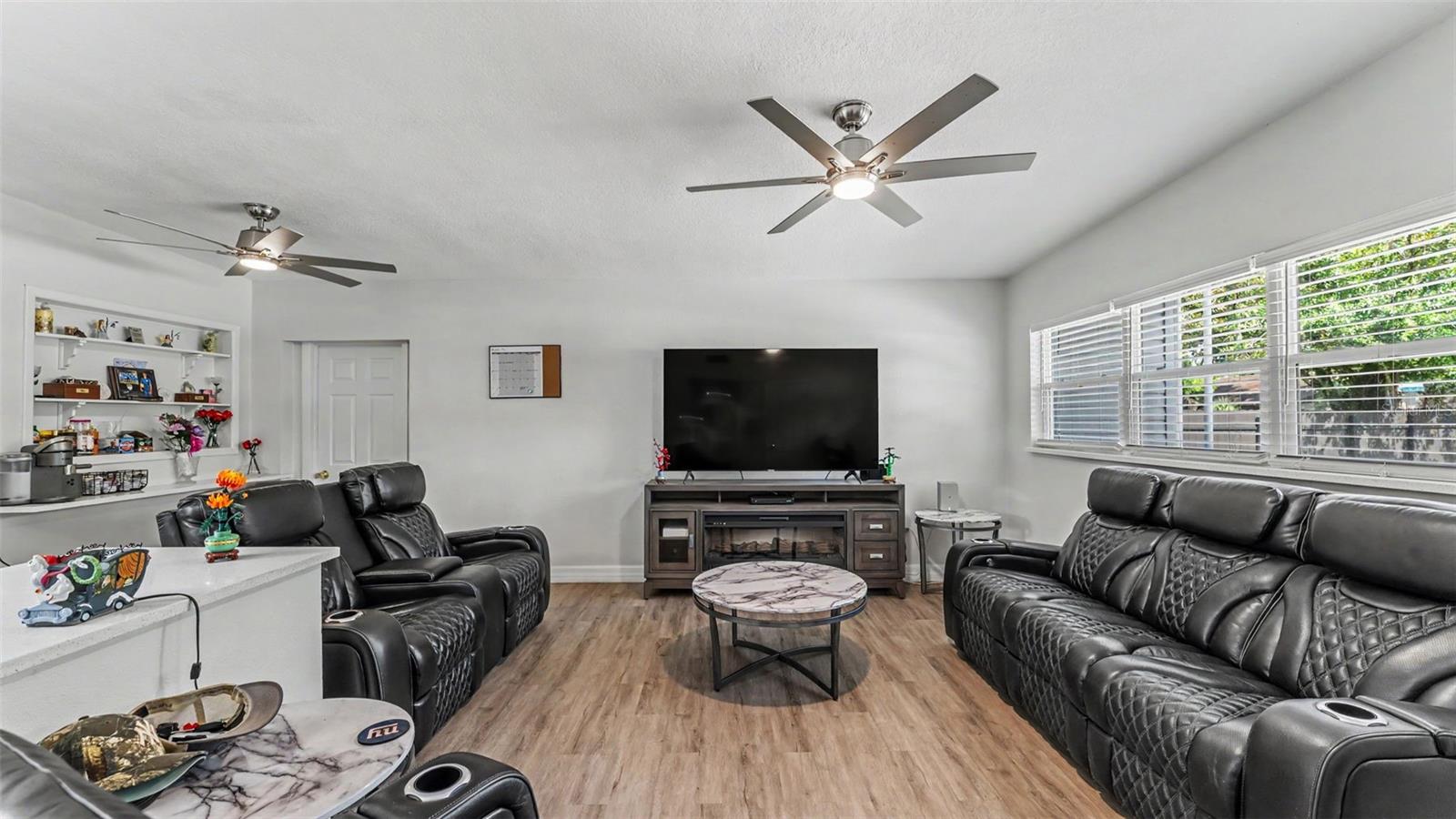 CRYSTAL SHORES - Residential