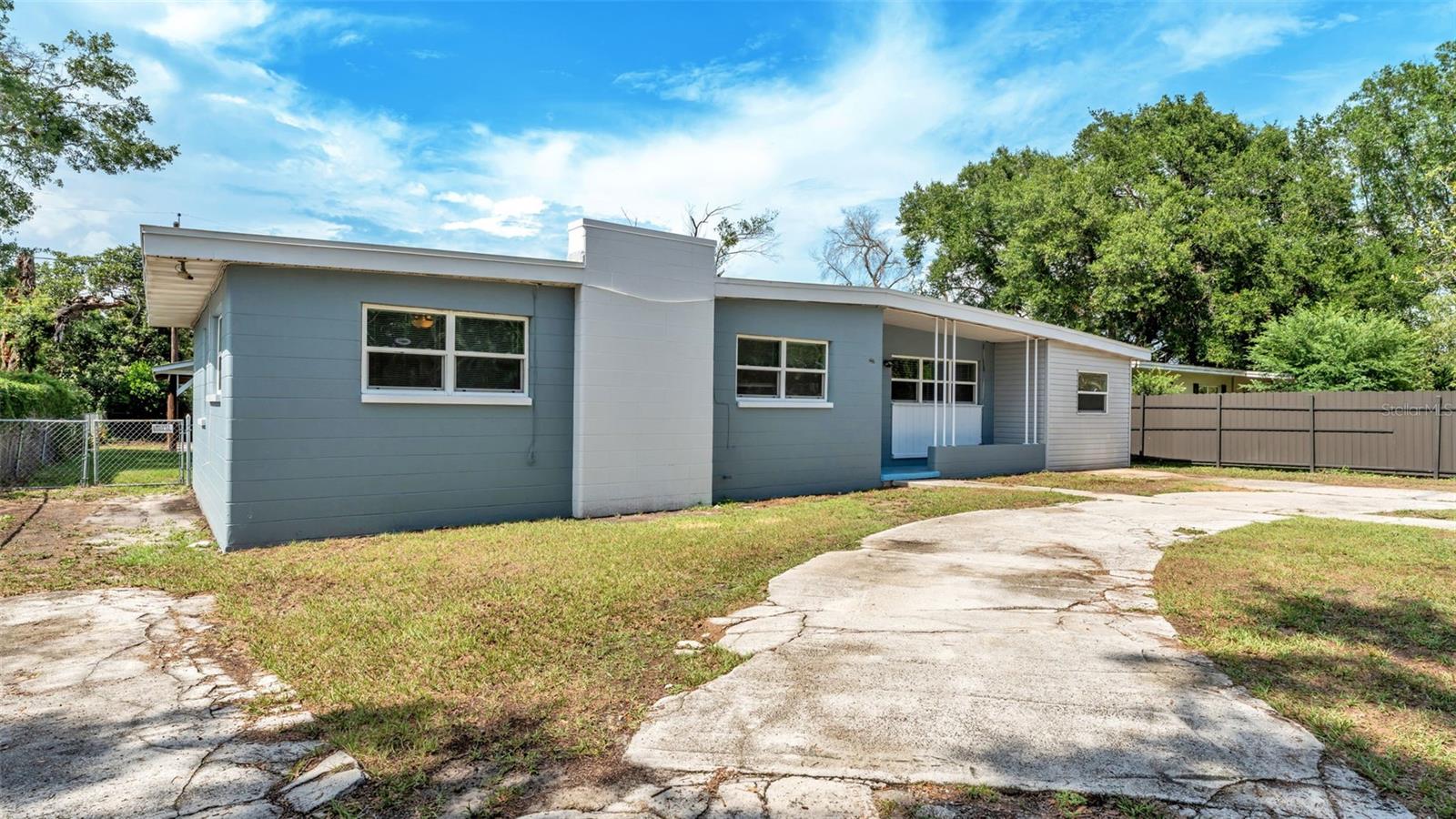 CRYSTAL SHORES - Residential