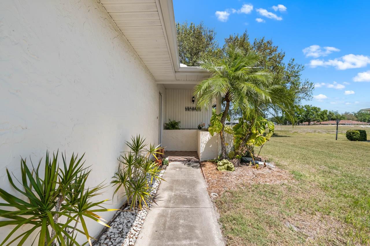 1901 CANTERBURY LANE 14