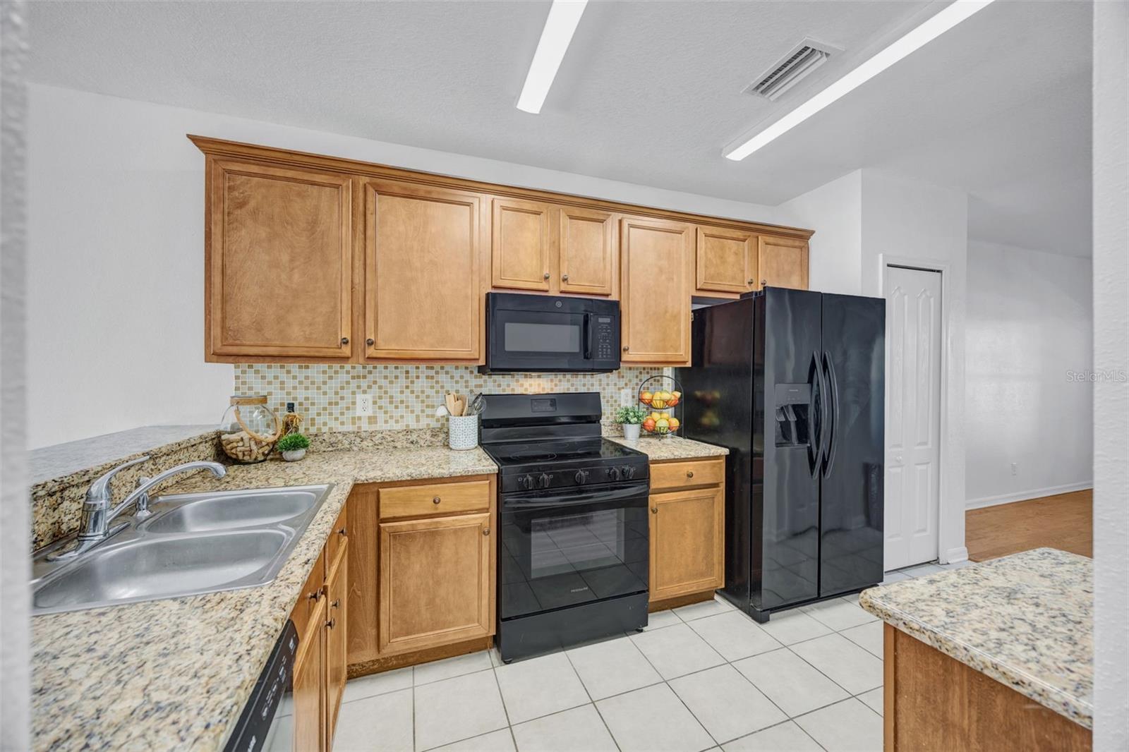 FISHHAWK RANCH TWNHMS PH - Residential