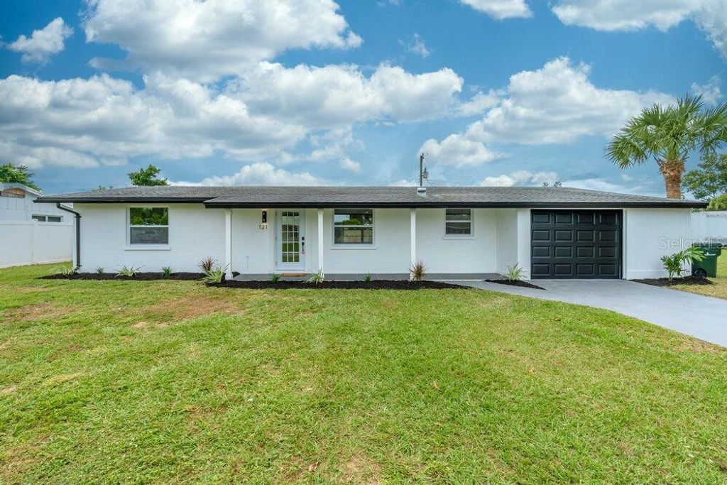 Photo of 121 Sandhurst Drive, Venice, FL 34293 (MLS # O6350169)