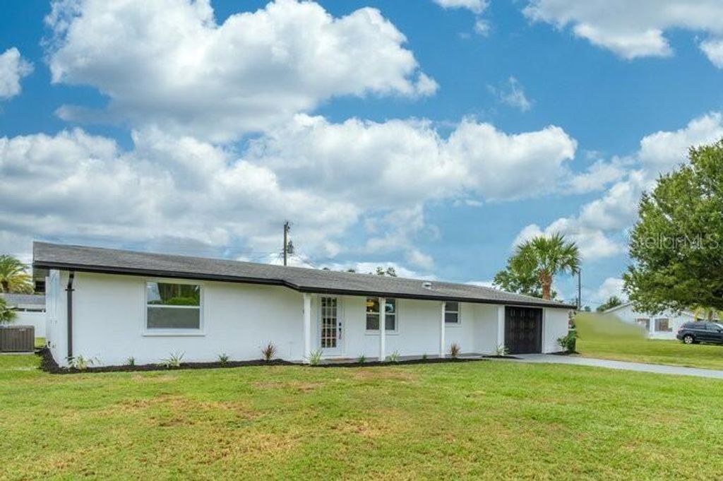 Photo of 121 Sandhurst Drive, Venice, FL 34293 (MLS # O6350169)