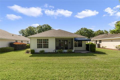 A home in TAVARES