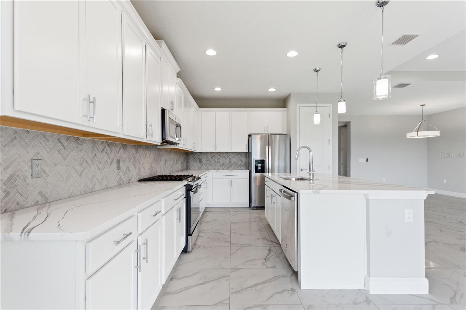 VICTORIA HILLS PH 6 - Residential Lease