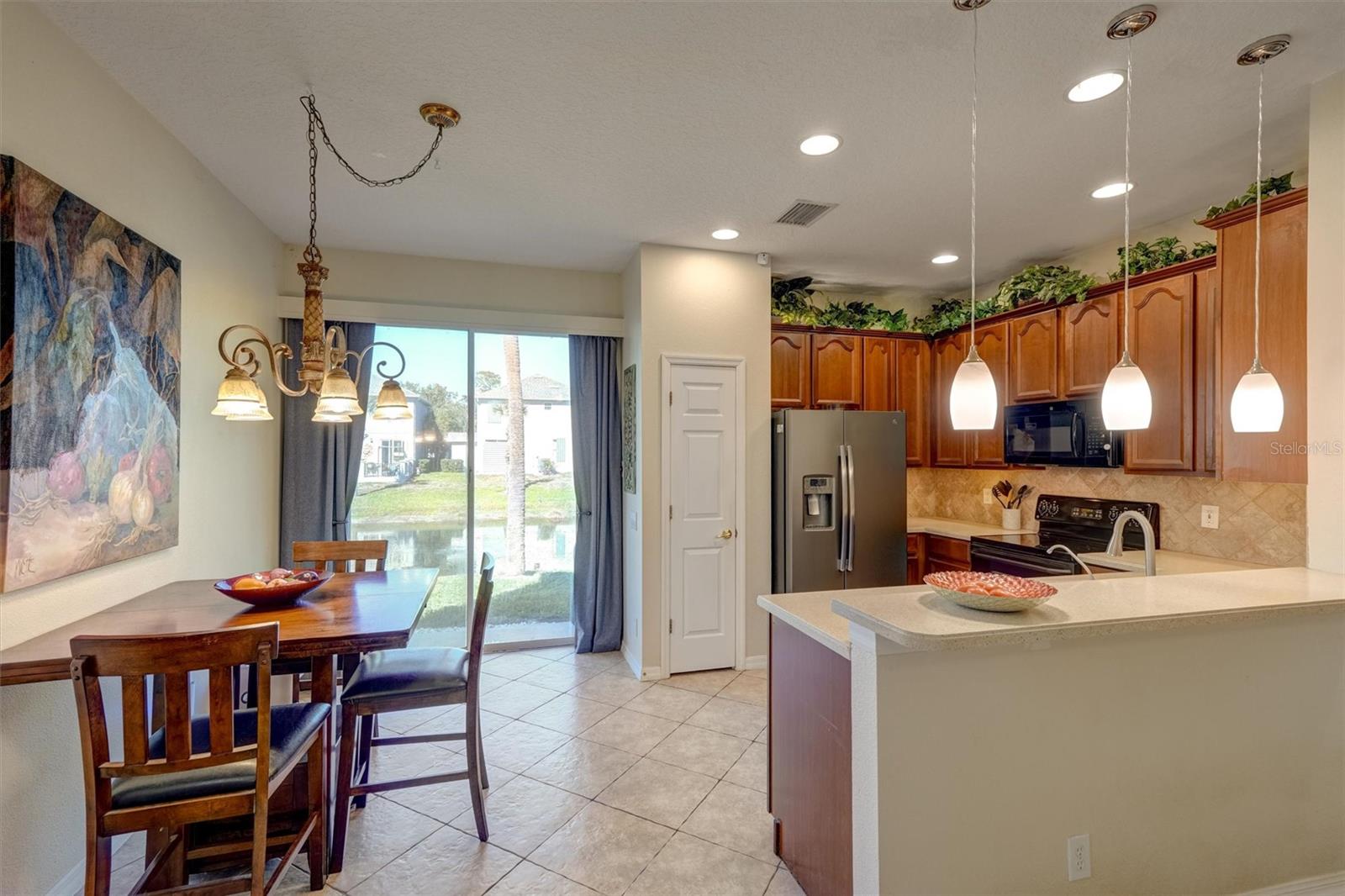 1063 PASEO DEL RIO NE