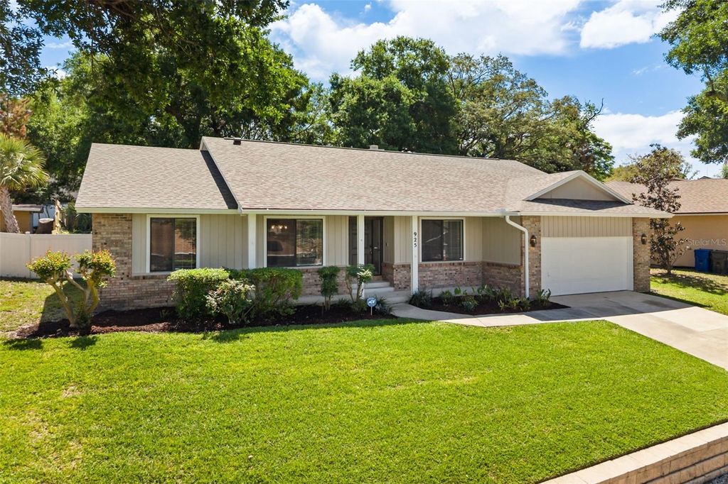 Photo of 925 Red Dandy Drive, Orlando, FL 32818 (MLS # O6401092)