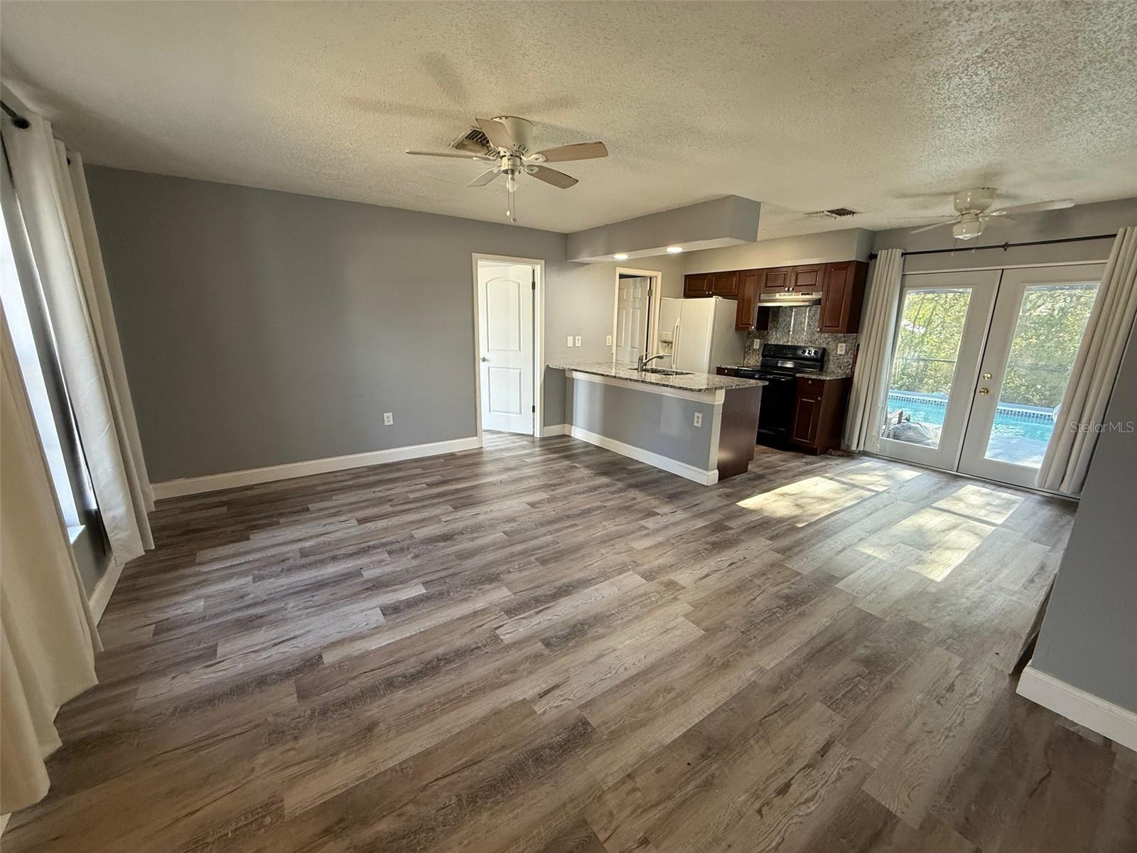 SPRING HILL - Residential