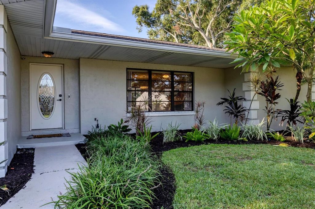 Photo of 4536 Robin Hood Trail W, Sarasota, FL 34232 (MLS # A4663254)