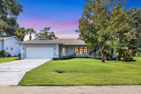 Photo of 4536 Robin Hood Trail W, Sarasota, FL 34232 (MLS # A4663254)