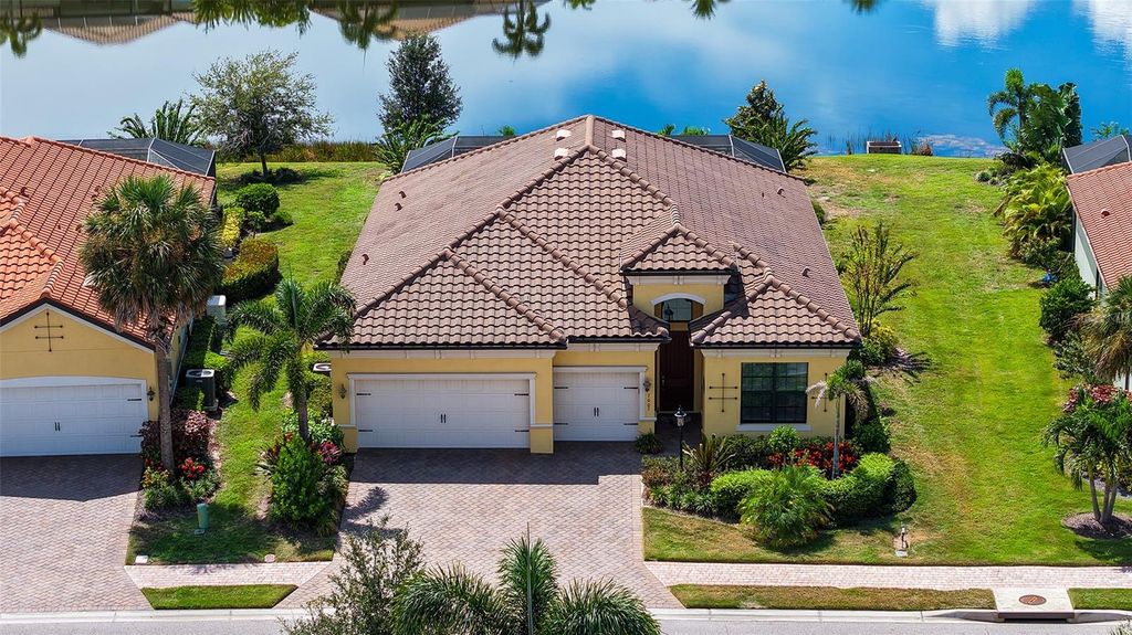 Photo of 7007 Whittlebury Trail, Lakewood Ranch, FL 34202 (MLS # A4665928)