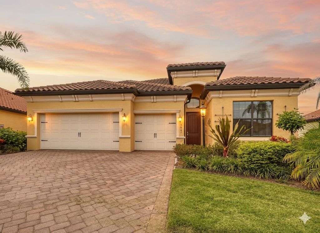 Photo of 7007 Whittlebury Trail, Lakewood Ranch, FL 34202 (MLS # A4665928)