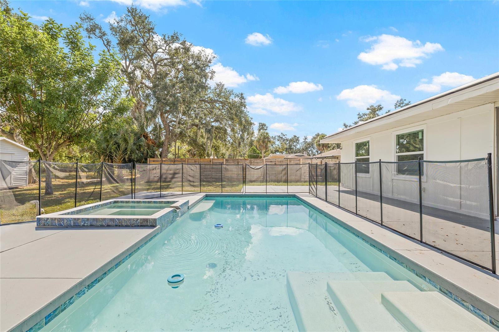 WEST BEARDED OAKS - Residential