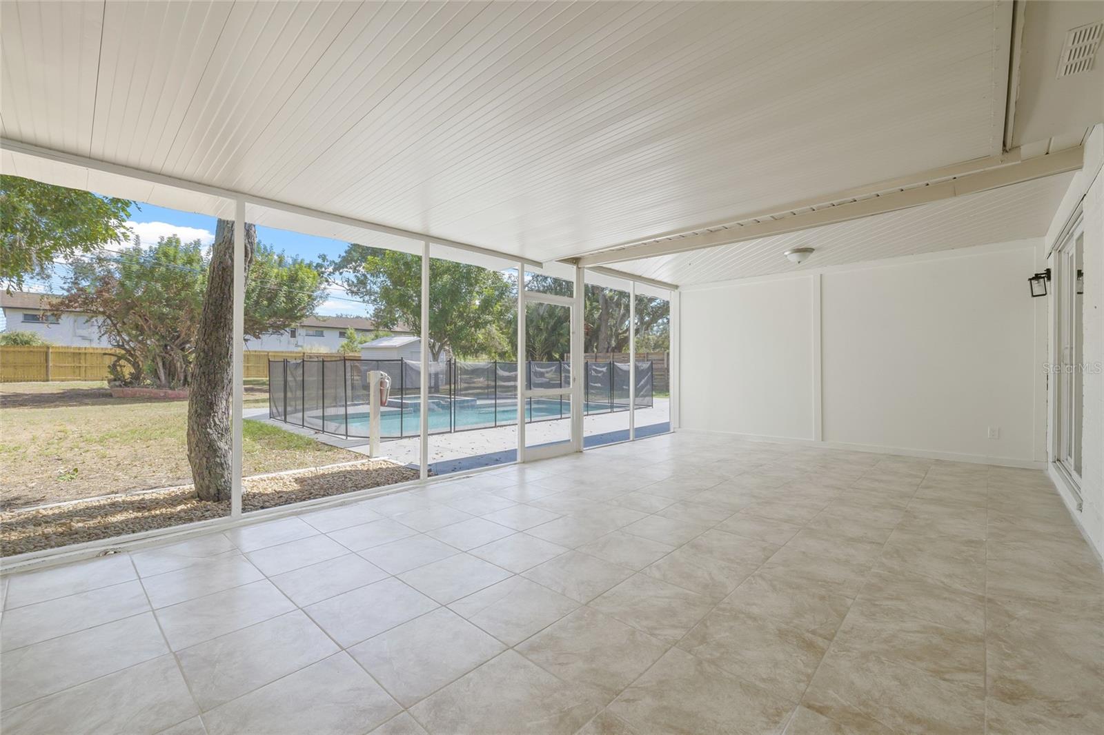 WEST BEARDED OAKS - Residential